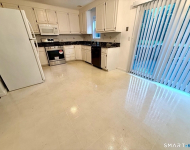2605 Albany Avenue - Photo Thumbnail 5