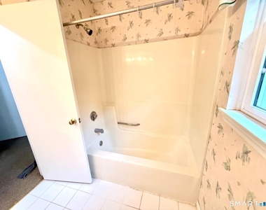 2605 Albany Avenue - Photo Thumbnail 10