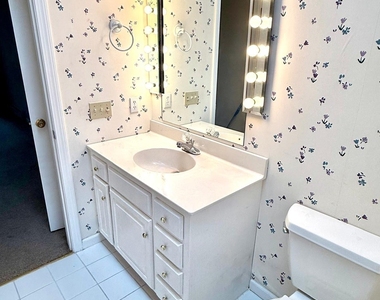 2605 Albany Avenue - Photo Thumbnail 19