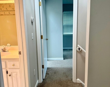 2605 Albany Avenue - Photo Thumbnail 15