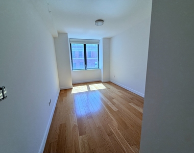 West 57th Street (11th Ave) - Photo Thumbnail 4