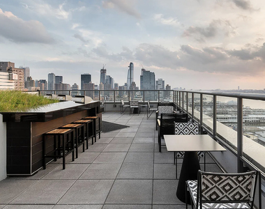 West 57th Street (11th Ave) - Photo Thumbnail 15