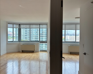 47-05 CENTER BLVD -LIC - Photo Thumbnail 7
