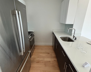 47-05 CENTER BLVD -LIC - Photo Thumbnail 8