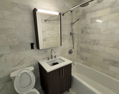 47-05 CENTER BLVD -LIC - Photo Thumbnail 6