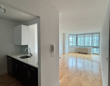 47-05 CENTER BLVD -LIC - Photo Thumbnail 9