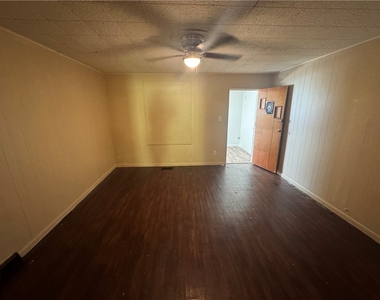 713 Freeport Rd - Photo Thumbnail 4