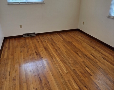 323 Arch Street - Photo Thumbnail 36