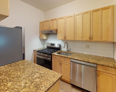 382 Burns Street - Photo Thumbnail 4