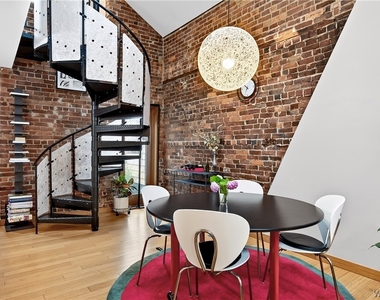 384 Summer Street - Photo Thumbnail 12