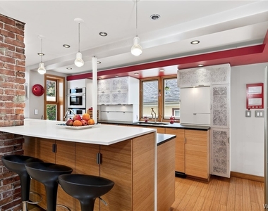 384 Summer Street - Photo Thumbnail 14