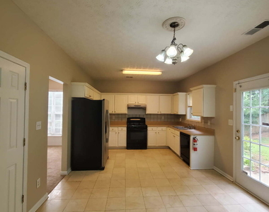 1031 Maple Leaf Drive - Photo Thumbnail 5