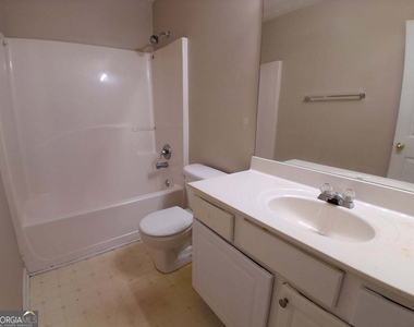 1031 Maple Leaf Drive - Photo Thumbnail 9