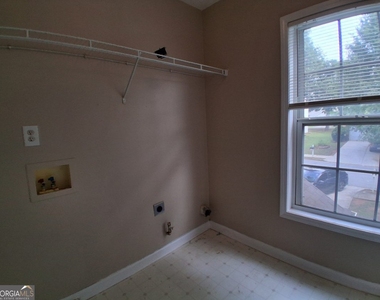 1031 Maple Leaf Drive - Photo Thumbnail 21