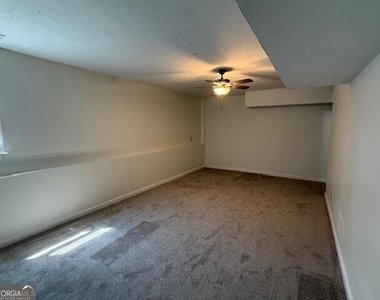 35 Chatsworth Circle - Photo Thumbnail 20