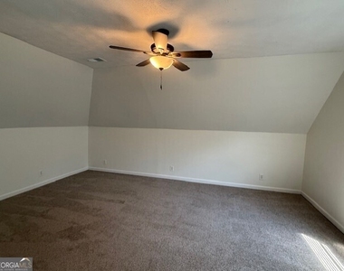 35 Chatsworth Circle - Photo Thumbnail 16