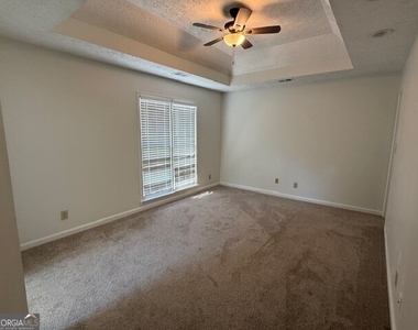 35 Chatsworth Circle - Photo Thumbnail 7