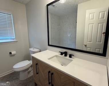 35 Chatsworth Circle - Photo Thumbnail 13