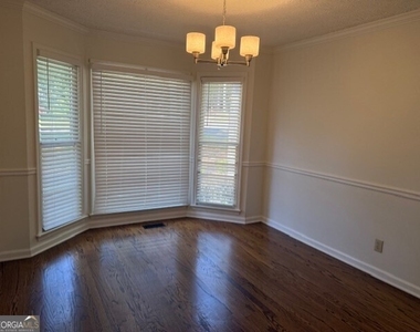35 Chatsworth Circle - Photo Thumbnail 6