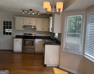 35 Chatsworth Circle - Photo Thumbnail 2