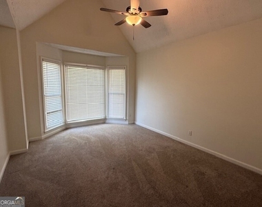 35 Chatsworth Circle - Photo Thumbnail 11