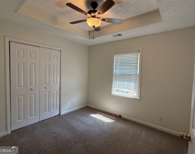 35 Chatsworth Circle - Photo Thumbnail 15