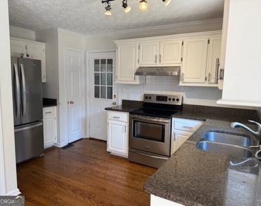 35 Chatsworth Circle - Photo Thumbnail 3