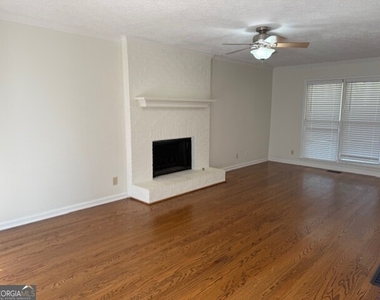 35 Chatsworth Circle - Photo Thumbnail 4