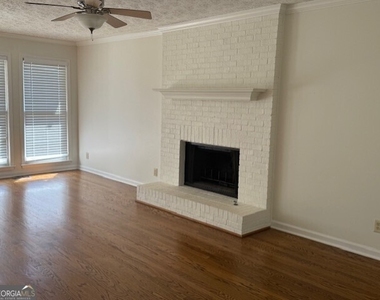 35 Chatsworth Circle - Photo Thumbnail 1