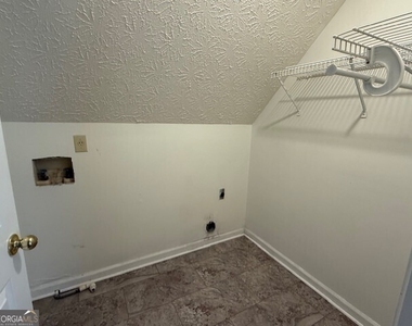 35 Chatsworth Circle - Photo Thumbnail 17