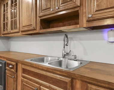 460 Peyton Road Sw - Photo Thumbnail 3