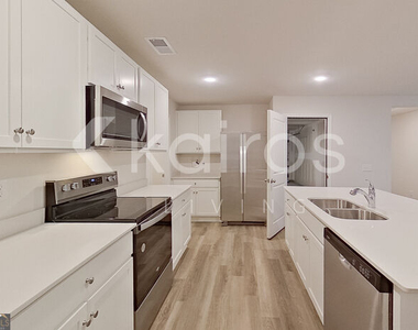 129 Inez Avenue - Photo Thumbnail 4