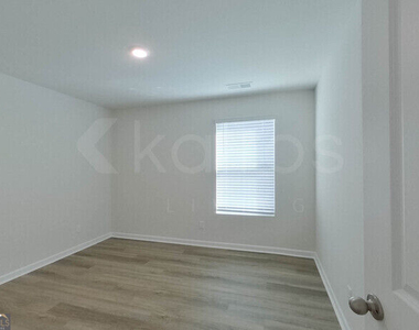 112 Overstreet Way - Photo Thumbnail 11