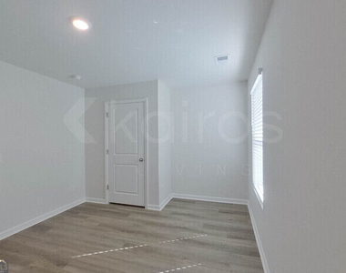112 Overstreet Way - Photo Thumbnail 9