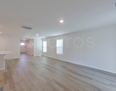 112 Overstreet Way - Photo Thumbnail 1