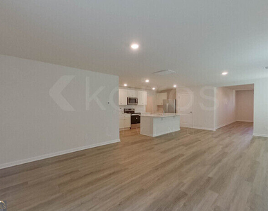 112 Overstreet Way - Photo Thumbnail 2