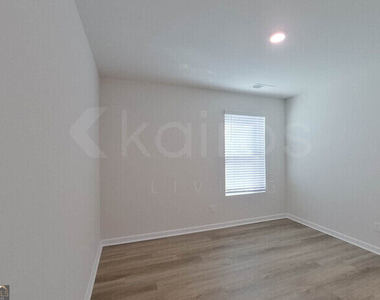 112 Overstreet Way - Photo Thumbnail 16