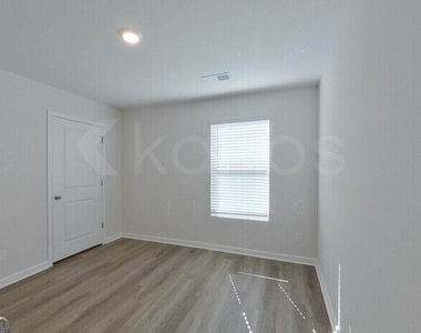 112 Overstreet Way - Photo Thumbnail 17