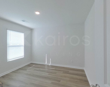 112 Overstreet Way - Photo Thumbnail 13