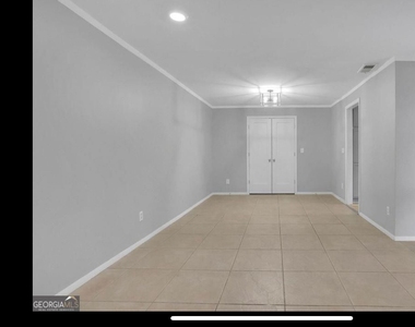 346 Carpenter Drive - Photo Thumbnail 7