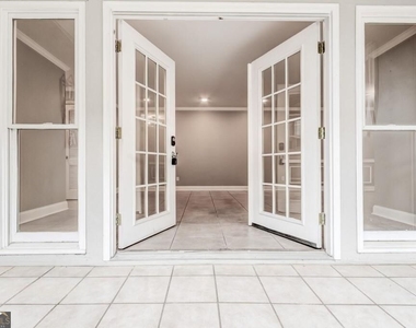 346 Carpenter Drive - Photo Thumbnail 5