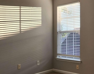 1354 Gates Drive Se - Photo Thumbnail 2