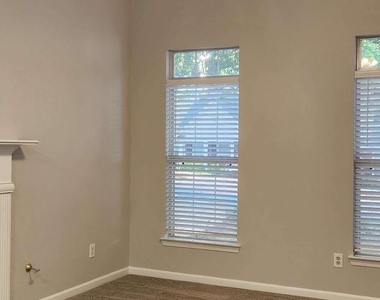1354 Gates Drive Se - Photo Thumbnail 5