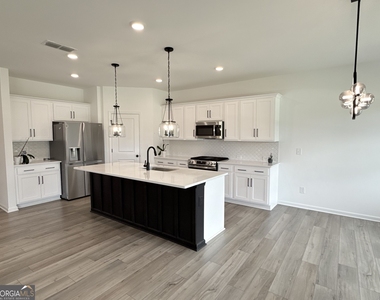 207 Foxhill Drive - Photo Thumbnail 9