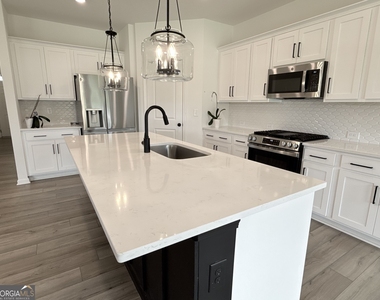 207 Foxhill Drive - Photo Thumbnail 10