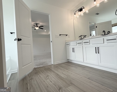 207 Foxhill Drive - Photo Thumbnail 38