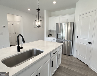 207 Foxhill Drive - Photo Thumbnail 13