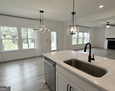 207 Foxhill Drive - Photo Thumbnail 16