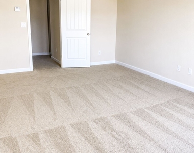3160 Lilac Creek Trail - Photo Thumbnail 5
