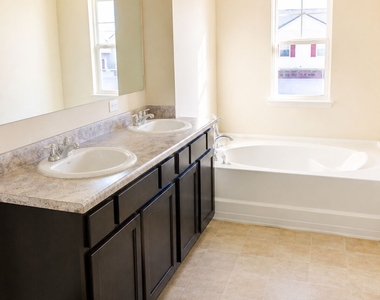 3160 Lilac Creek Trail - Photo Thumbnail 6